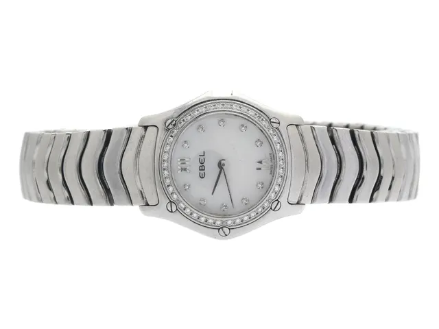 EBEL, Classic Wave, Mini, Cal 157, Boett nr. 55513168 / 9157F15, damur, 24,5 mm, stål, quartz (saknar batteri), safirglas (skadat), pärlemorurtavla med diamanter (10 st. 8/8), briljantkrans (42 st. TW/VVS, ca 0,30 ctv), defekt, OBS: krona/ställaxel saknas, integrerad originallänk (skadad), viklås, Ref nr. 0403/25F1, ca 2003.