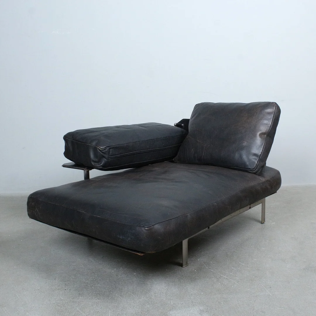ANTONIO CITTERIO & PAOLO NAVA. für B&B Italia, Chaiselounge Modell '' Diesis '', Entwurf 1979, Italien. — Sofas & Seatings — Stockholms Auktionsverk Düsseldorf/Neuss