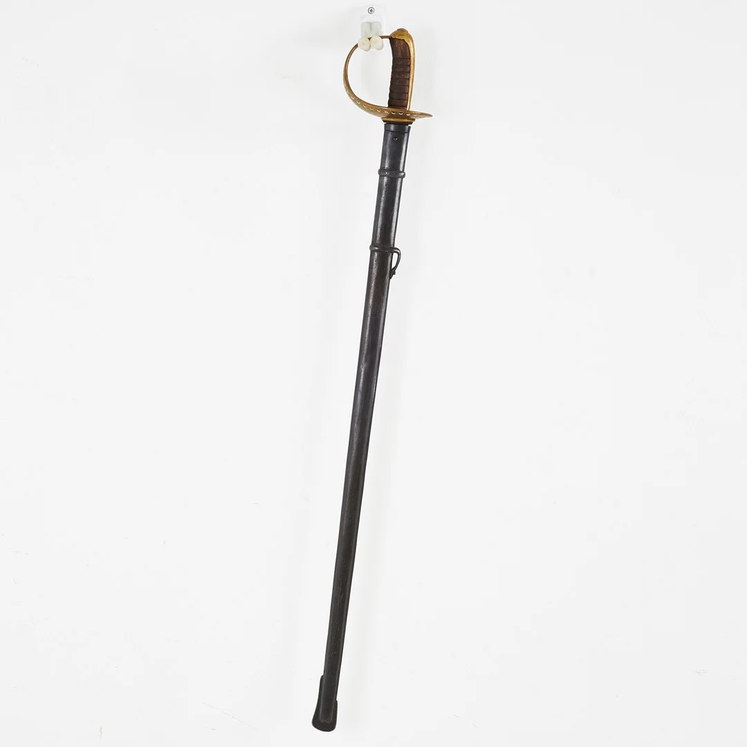 SABEL, svensk, m/1893, för manskap, märkt G.E Svalling Rosenfors, fäste i mässing, läderklädd kavel, stålbalja. — Edged weapons — Stockholms Auktionsverk Sickla