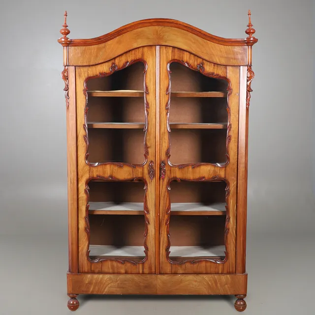 A CONTINENTAL MAHOGANY VITRINE, DUTCH OR SWEDISH.