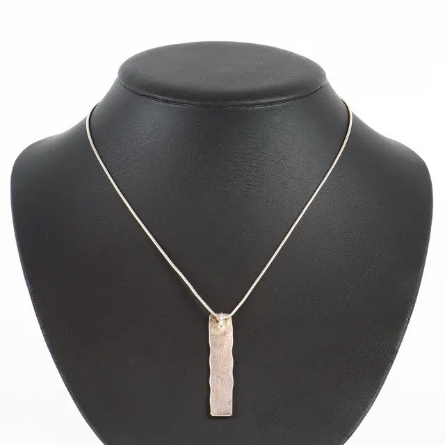 HALSBAND med hänge, silver.