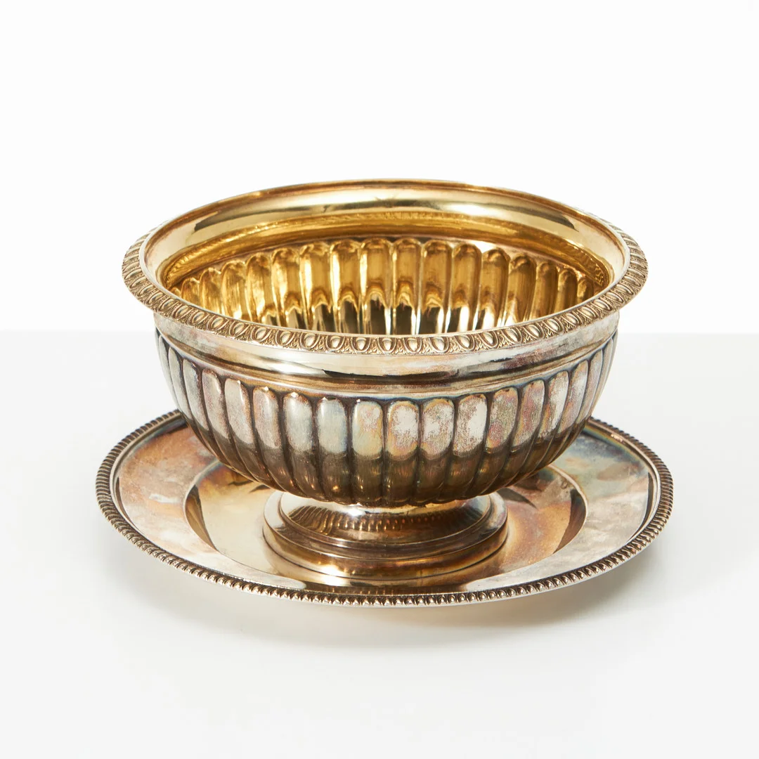 ANDERS LUNDQVIST. (verksam 1816-1856 )SÅSSKÅL med fat, silver, Stockholm 1847. — Silver — Stockholms Auktionsverk Magasin 5