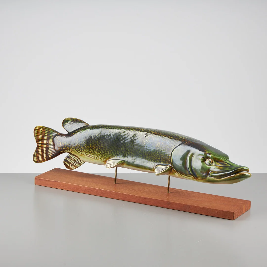 SVEN WEJSFELT. SKULPTUR. "Gädda" (Esox Lucius), ur serien "Stim", Gustavsbergs Studio. — European — Stockholms Auktionsverk Helsinki