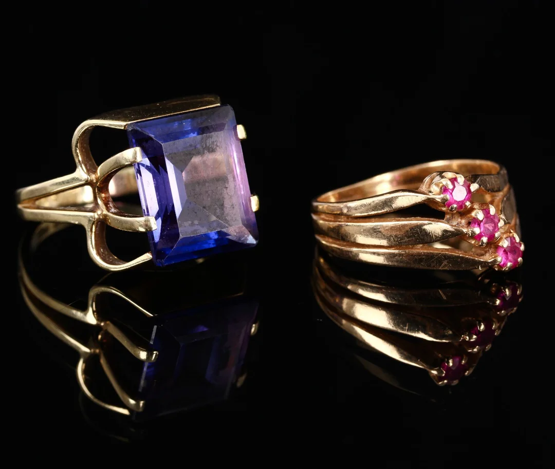 Hugo Grün and others Vintage rings of 14 kt. gold. (2) — Jewellery/Rings — Lauritz