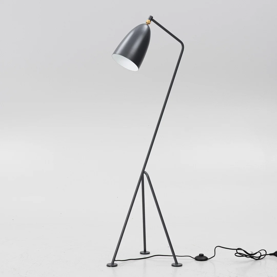 Greta Magnusson Grossman, golvlampa, "Gräshoppan", GUBI, Danmark. — Bukowskis