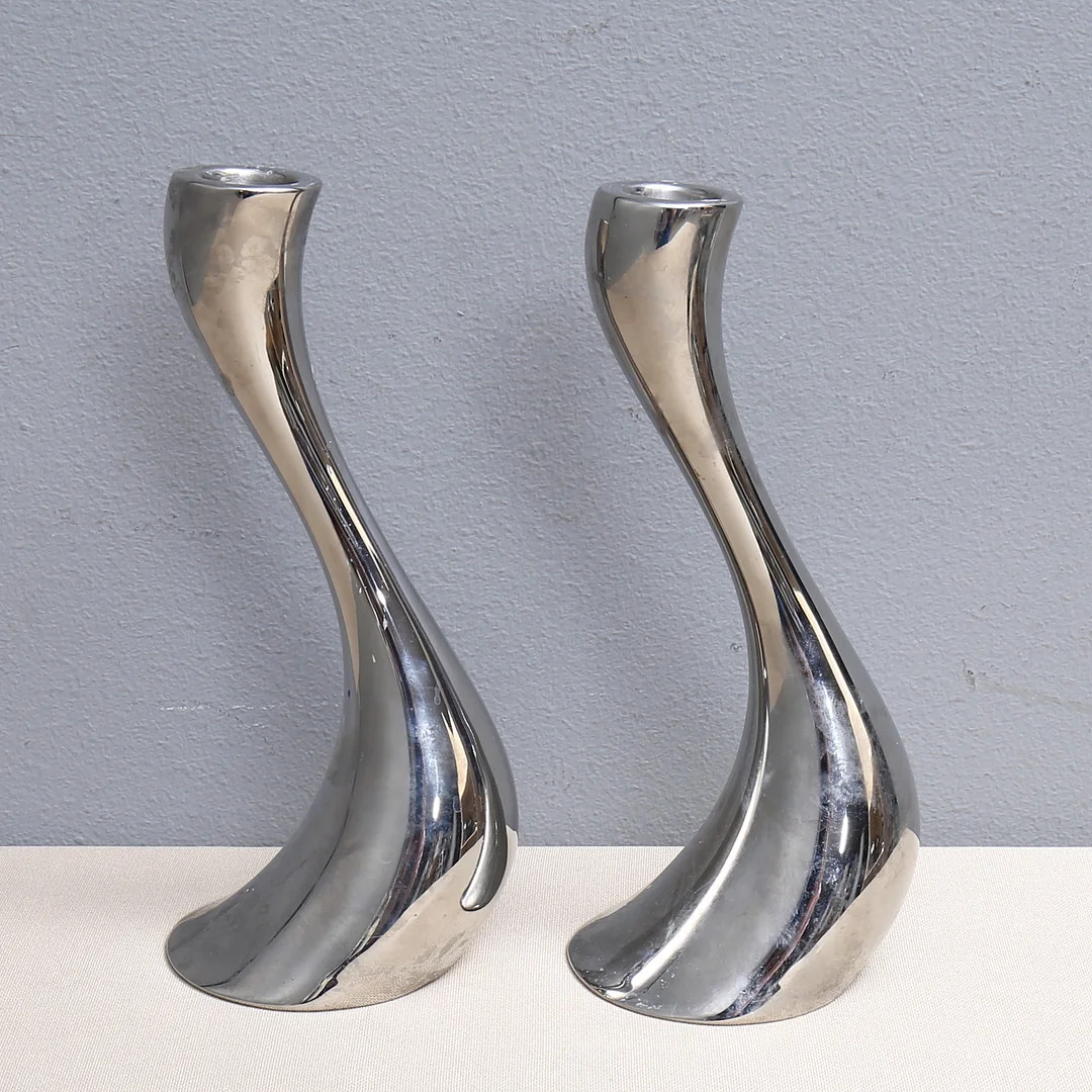 CONSTANTIN WORTMANN. Ljusstakar, 1 par, "Cobra", för Georg Jensen, Danmark. — Candlesticks — Auktionshuset Kolonn