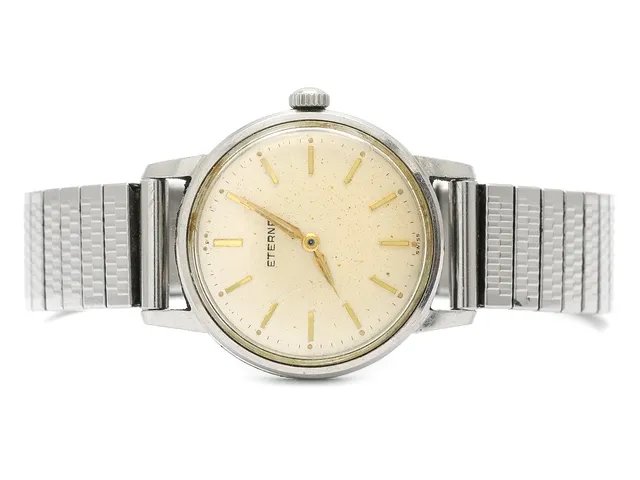 ETERNA, herrur, 33 mm, Serie nr. 4128949, Boett nr. 4243798, stål, manuell, plexiglas, skadad urtavla, ca 1960, metallänk ej original.