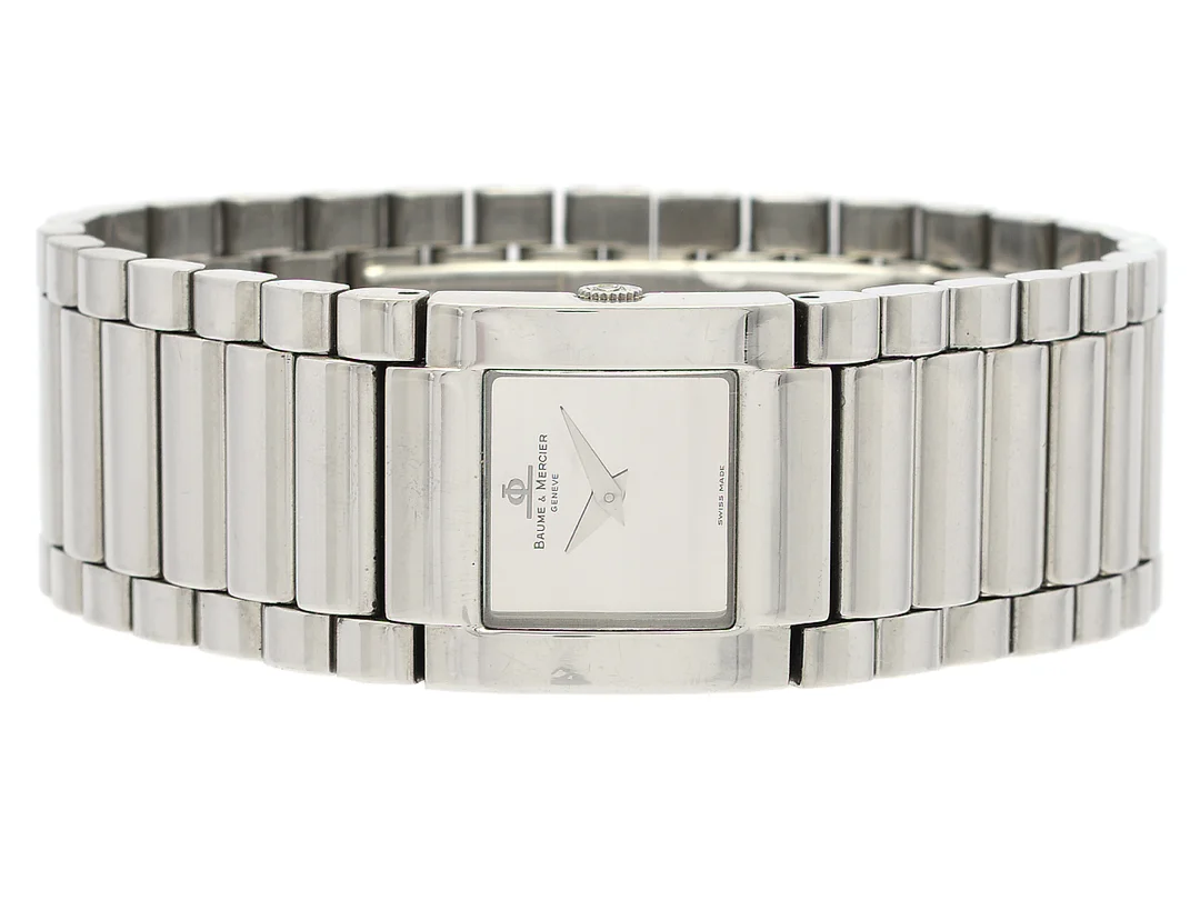 BAUME & MERCIER, Genève, Catwalk, Serie nr. 4149338, Ref nr. MV045219, damur, 21 x 19,5 (23,5) mm, stål, quartz, safirglas, OBS: skruv i bakboett saknas, integrerad originallänk, viklås, Ref nr. PBDI, längd 173 mm, ca 1998, box (skadad). — Klockor/Baume&Mer — Kaplans