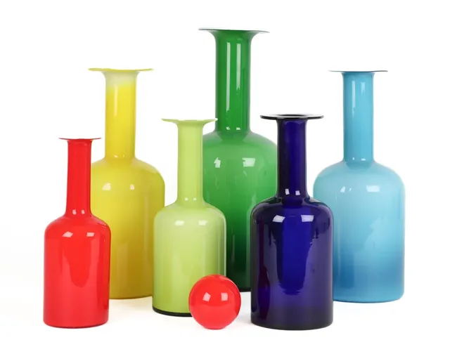 Otto Brauer for Holmegaard: Six vases of colored glass (6)