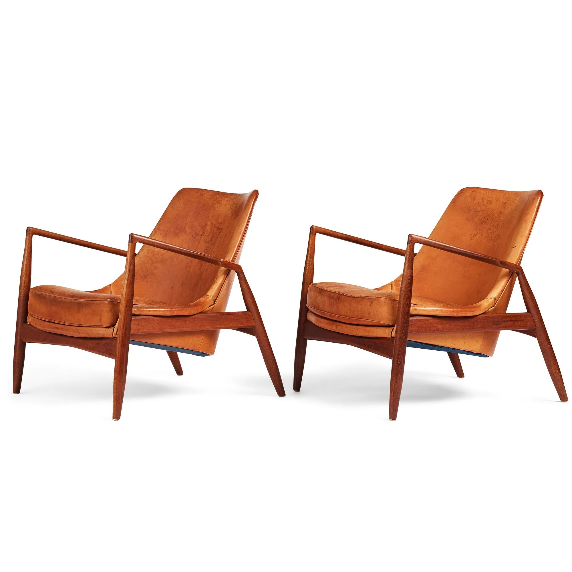 Ib Kofod-Larsen, fåtöljer, "Sälen", ett par, Olof Persson Fåtöljindustri (OPE), Jönköping 1950-60-tal. — Bukowskis