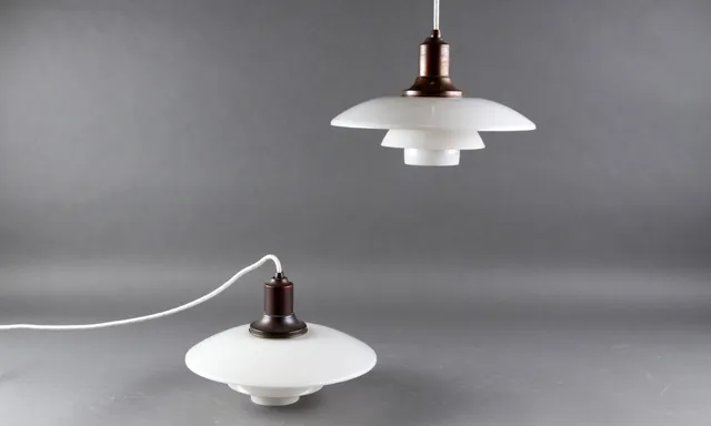 Poul Henningsen for Louis Poulsen. A pair of PH 3/2 pendant lamps (2)