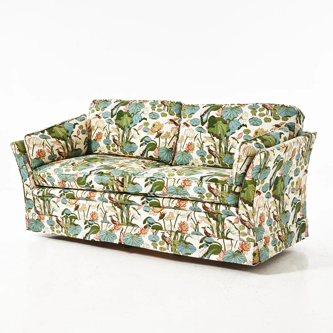BRÖDERNA ANDERSSON. Soffa, klädsel i JP Baker "Lotus", lösa vändbara plymåer, tresits, samtida. — Sofas & Seatings — Stockholms Auktionsverk Magasin 5