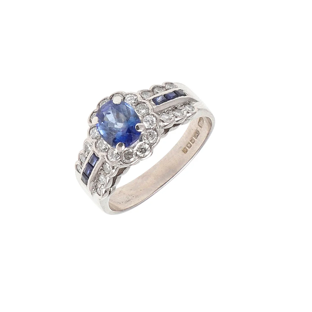 A SAPPHIRE AND DIAMOND CLUSTER RING. — Rings — Lawrences Auctioneers