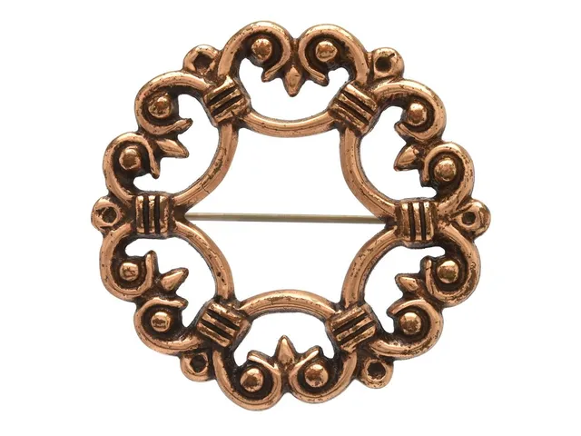 KALEVALA, brosch, brons, mått 4,0 x 4,0 cm, vikt 9,6 g.