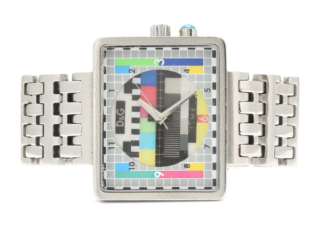 DOLCE & GABBANA, ur serien Medicine Man TV Test Card Dial, 40x32mm, modell: DW0197, rektangulär urtavla med batteribelyst urtavla (oklar funktion), quartz, boett i stål med plexiglas, multifärgad urtavla föreställande Philips testbild, stållänk, repor — Klockor/Dolce & Gabbana — Kaplans