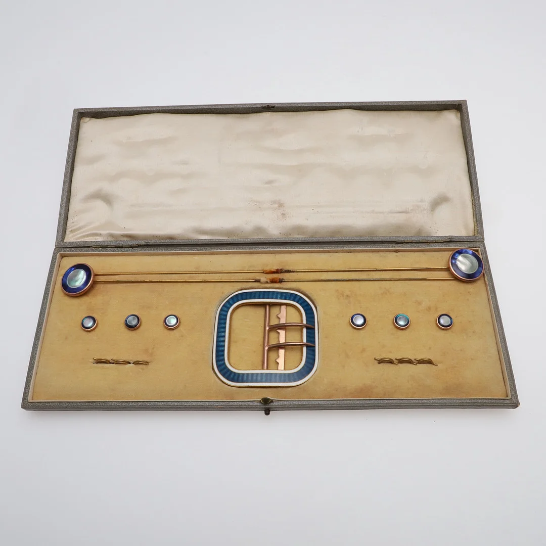 A CASED SET OF ENAMEL AND MOTHER OF PEARL DRESS STUDS. — Cufflinks & Tie Pins — Lawrences Auctioneers