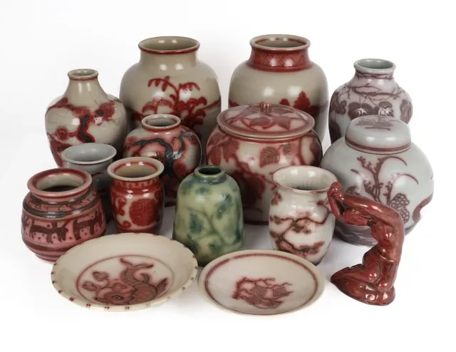 L. Hjorth: A collection of stoneware (15)
