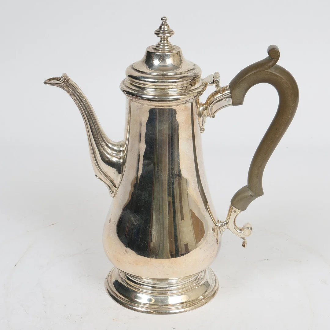 AN ELIZABETH II SILVER COFFEE POT. — Silver — Bishop & Miller