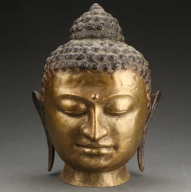 Thailandsk Buddha hoved af bronze