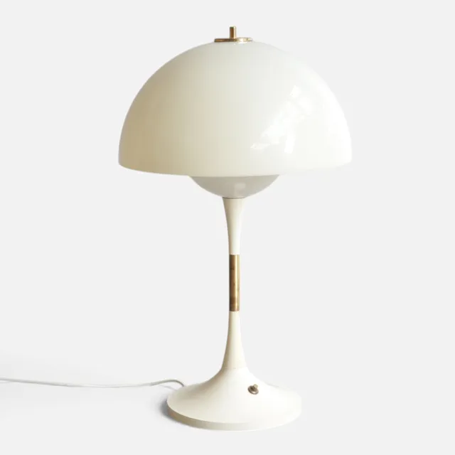 BENT KARLBY. "Trixel", bordlampe med stamme af hhv. messing og plast, skærm og fod af akrylplast, afbryder på fod. Udført hos Lyfa. Danmark, 1970'erne.