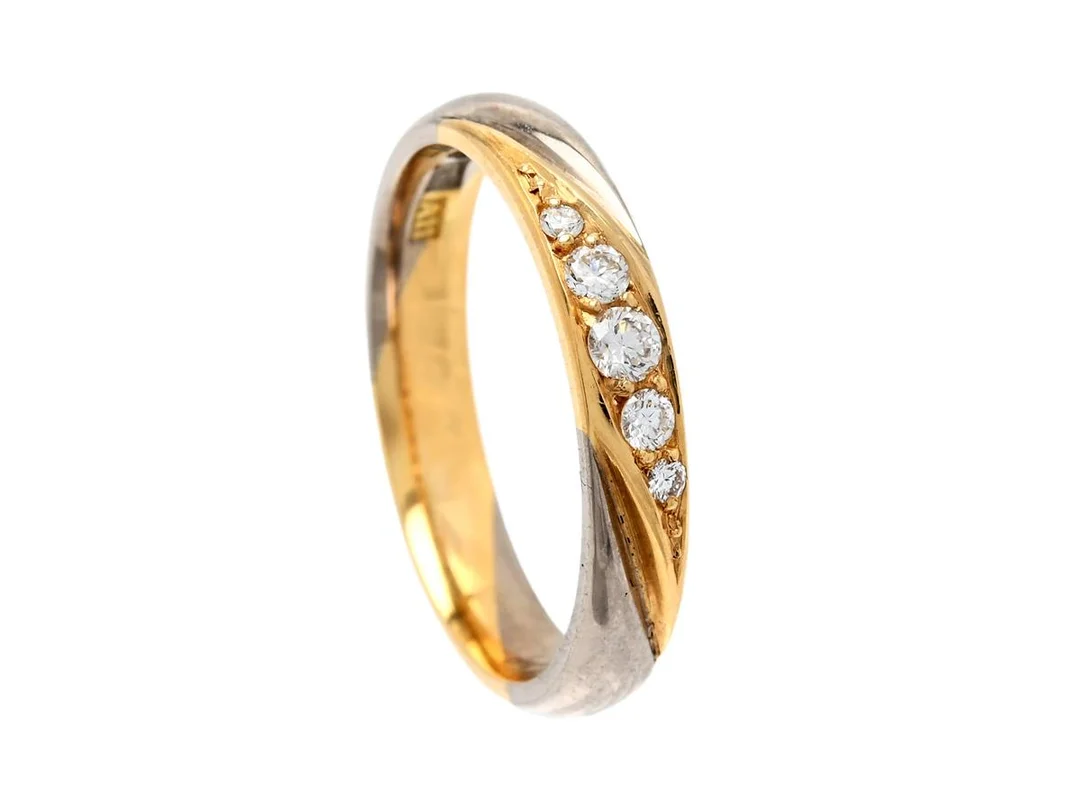 ENGELBERT, ring, 18K guld/vitguld, briljantslipade diamanter ca 0,13 ctv, ca TW/VS, Stockholm 1999, stl 17 mm, vikt 3,8 g. — Smycken/Ring — Kaplans