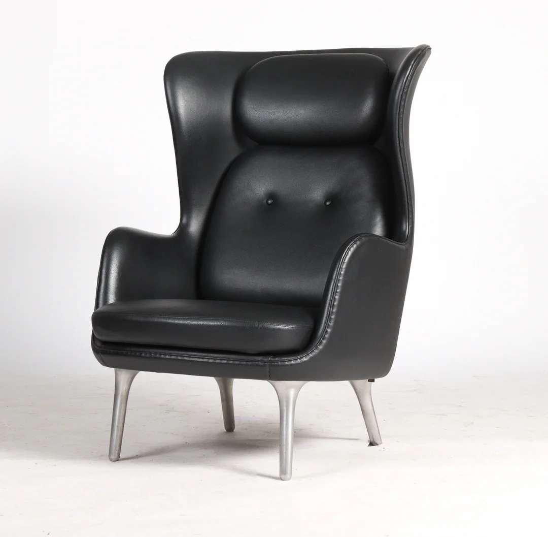 Jaime Hayon. Armchair, black leather, model 'Ro', model JH1J — Furniture/Lounge chairs — Lauritz