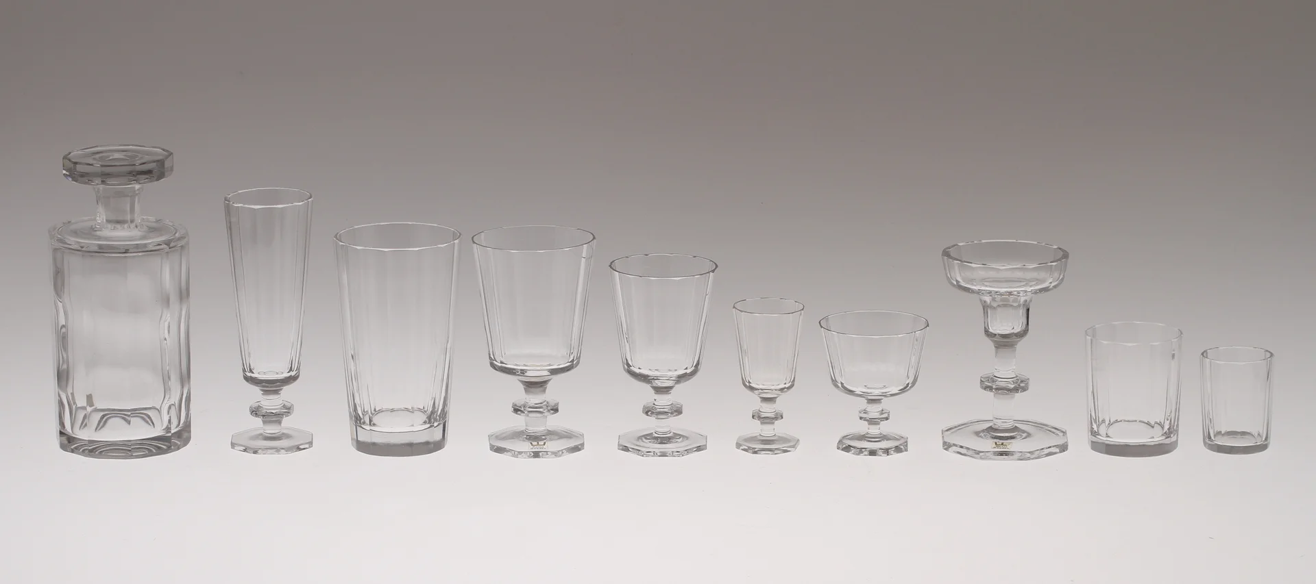 SERVIS, glas, 62 delar, "Karlberg", Elis Bergh, Kosta. — Tableware — Auktionshuset Kolonn