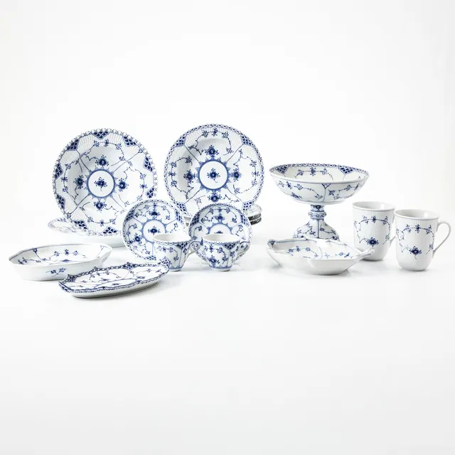 ARNOLD KROGH. "Musselmalet", servisgods, 14 dlr, Kunglig Dansk, Danmark, porslin.