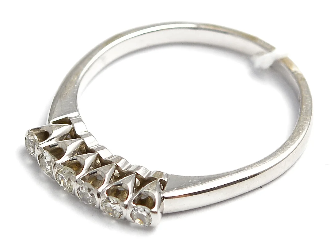 Ring vitguld 18K 3,7g Ø19 med åttkantslipade diamanter 6xca.0,04ct — Smycken/Ring — Kaplans