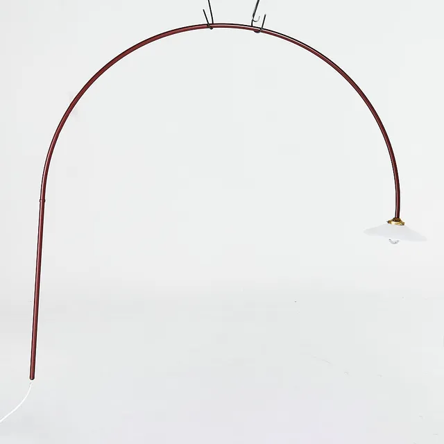 MULLER VAN SEVEREN. vägglampa, "Hanging Lamp No 3", menie red, för Valerie Objects, samtida, pulverlackerad metall, skärm i vitt glas, mässingsfärgade detaljer.
