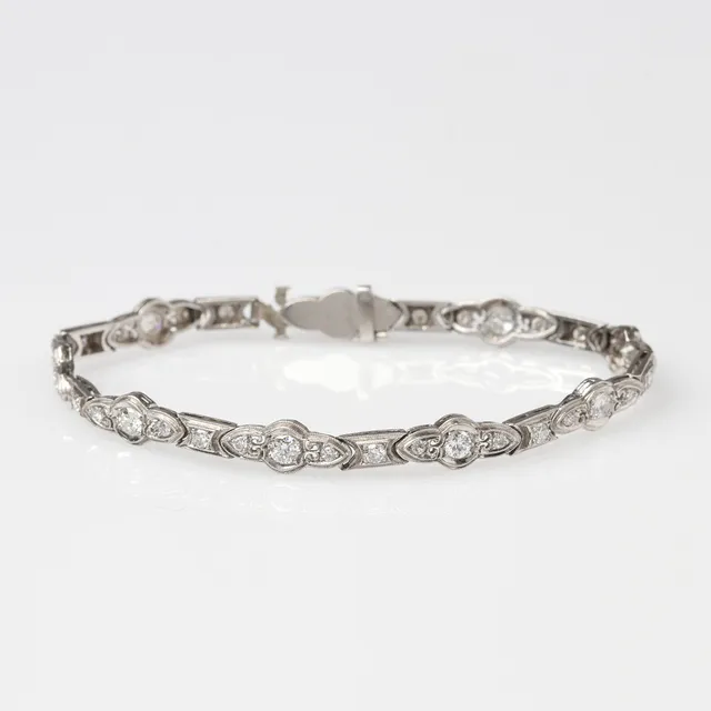 ARMBAND, ART DÉCO. 18k vitguld med briljantslipade diamanter, totalt ca 1,50 ct.