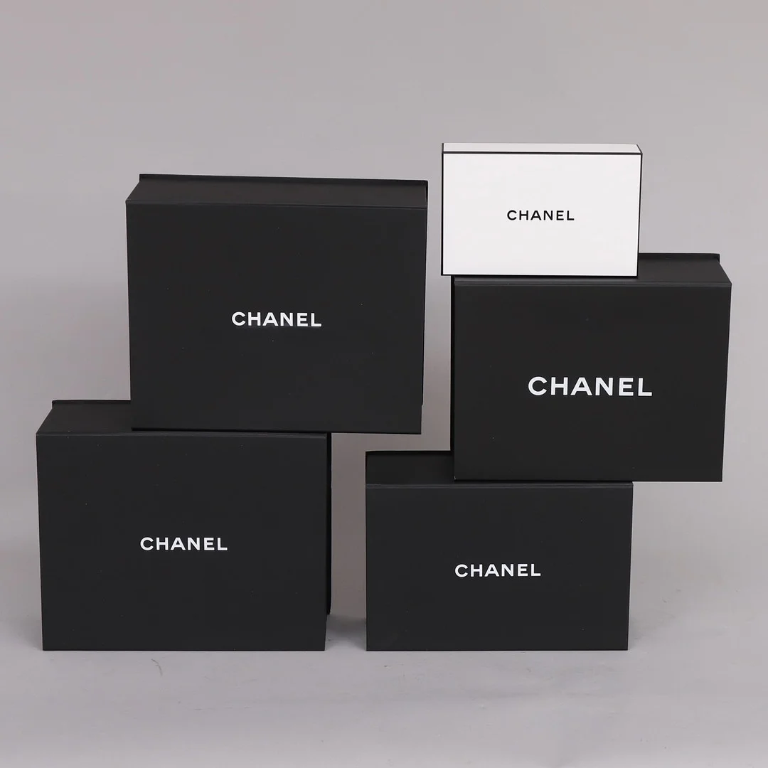 BOXAR, 5 stycken, Chanel. — Vintage & Designer Fashion — Garpenhus Auktioner