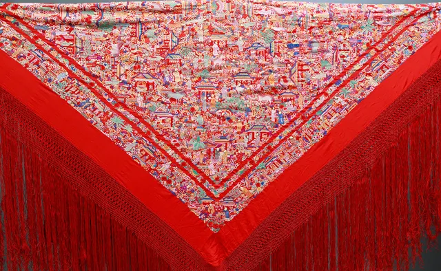 Manila shawl in emboridered red silk with faces, first half of the 20th Century.