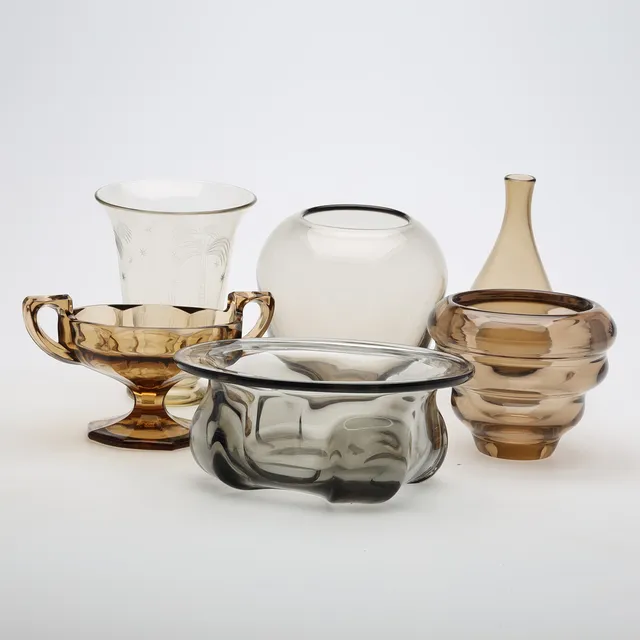 SKÅLAR samt VASER 6 delar bruntonat glas.