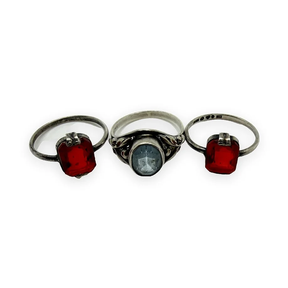 Silverringar med syntetisk spinell samt glas. 3st. — Rings — Auktionshuset STO Bohuslän