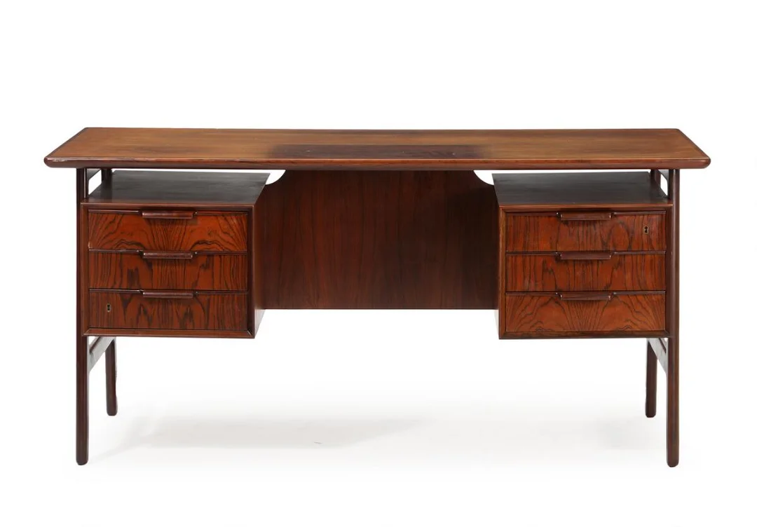 Freestanding rosewood desk with floating top, front with six drawers, reverse side with bookcases and compartment. Model 75. Manufactured by Omann Jun's Møbelfabrik, Ølholm. H. 73. L. 154. W. 81 cm. — Modern Furniture — Bruun Rasmussen