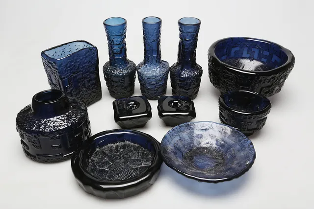 GÖTE AUGUSTSSON. Konstglas, 11 delar, "Cobolt", Ruda Glasbruk.