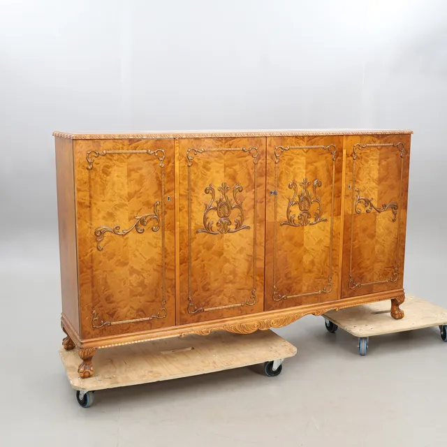 LINNESKÅP Chippendale stil,1900-talets första hälft.