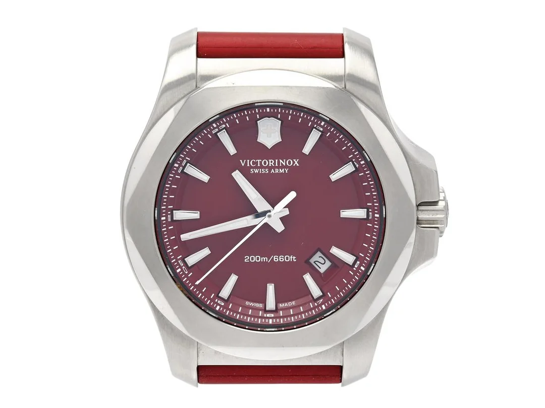 VICTORINOX, Swiss Army, I.N.O.X (200m/660ft), Serie nr. 141010387, Ref nr. 241719, herrur, 43 mm, stål, quartz, safirglas, datum, gummiband, originalspänne, cert (ej komplett), ca oktober 2014, box, ytterkartong. — Klockor/Victorinox — Kaplans
