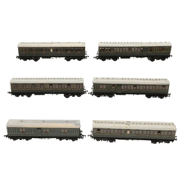 KIT BUILT 00 GAUGE COACHES - SOUTHERN RAILWAY.