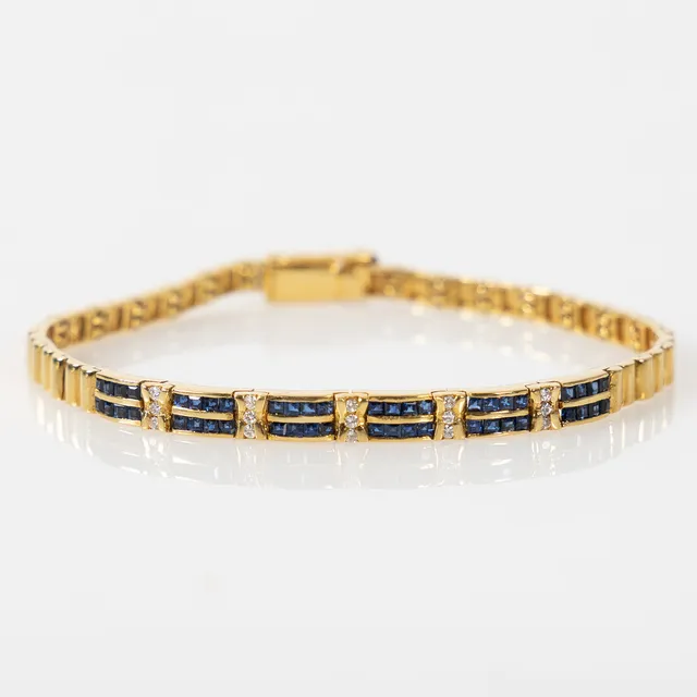 ARMBAND, 18K guld med briljantslipade diamanter och fasettslipade safirer.