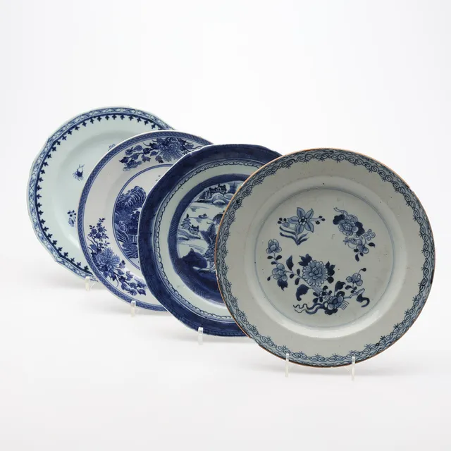 TALLRIKAR, 4 ST, Kina, porslin med måleri i koboltblått, Kangxi-Jiaqing, 1700-t början till 1800-talets början.