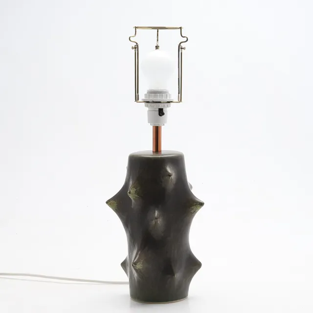 KNUD BASSE. Bordslampa, "Rosentorn", Michael Andersen & Son, Bornholm, Danmark.