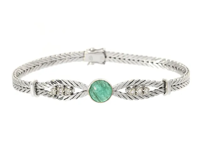 ARMBAND, 18K vitguld, cabouchonslipad smaragd, åttkantslipade diamanter ca 0,16 ctv, längd 19 cm, vikt 18,1 g.