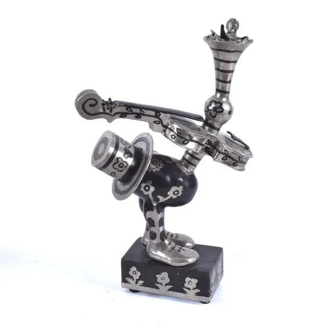 WALTER BENGTSSON. SKULPTUR, förnicklad och lackerad metall, invändig speldosa.