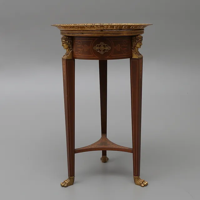 PIEDESTAL, empirestil, mahogny och mässing, sen tillverkning.