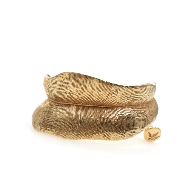 An 18k gold “Leaves” ring. Manufactured by Ole Lynggaard. Weight app. 6 g. Size 53. 2023.