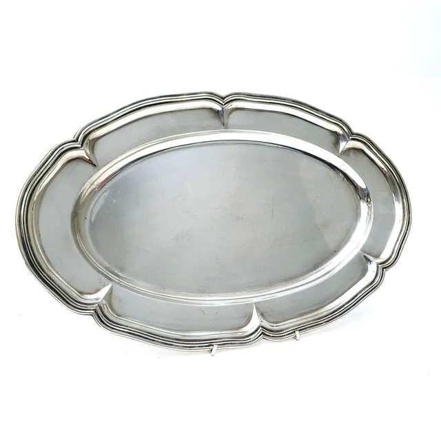 BANDEJA OVALADA DE PLATA SIGLO XX.