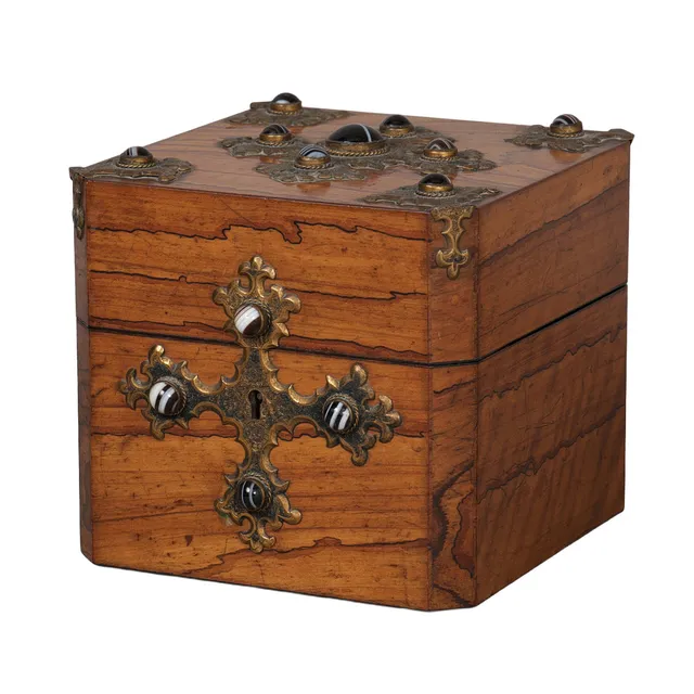 A VICTORIAN GOTHIC WALNUT & BANDED AGATE JEWELLERY BOX.
