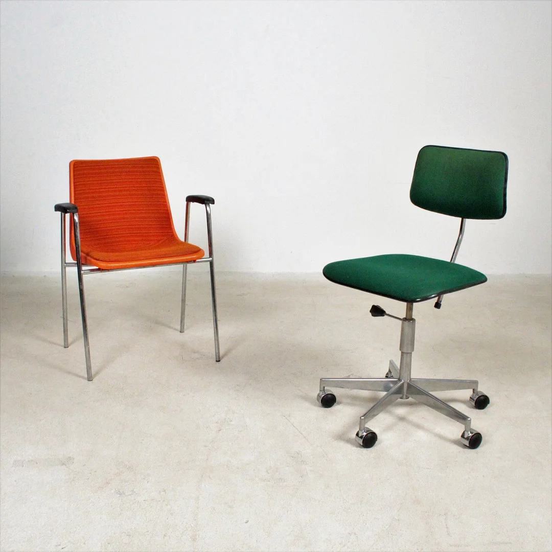 Set aus 2 Stühlen der 1960er/1970er Jahre z.T. LABOFA Dänemark. — Armchairs & Chairs — Stockholms Auktionsverk Düsseldorf/Neuss